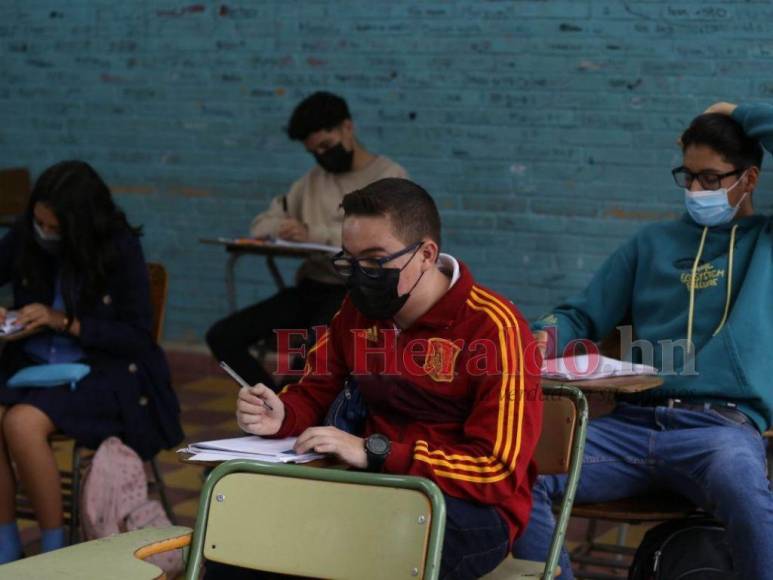 Así se vivió el retorno a clases presenciales en los centros educativos de la capital (Fotos)