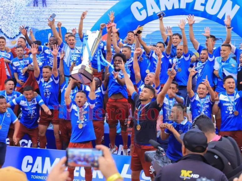 ¡Celebración Azul en el Olímpico! El festejo de los jugadores y afición del Motagua por la copa 18