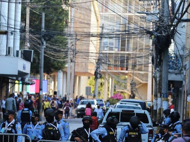 Cierran calles que conducen al Congreso Nacional previo a instalación de segunda legislatura