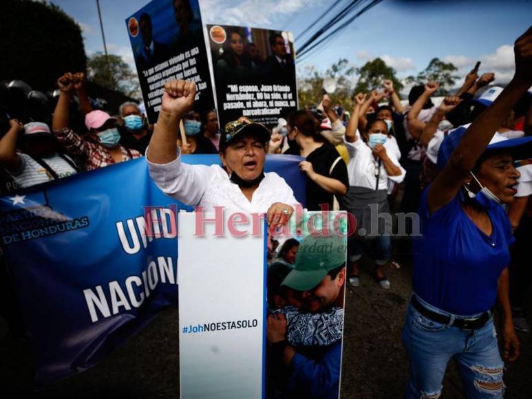 Baile, oraciones y consignas: nacionalistas apoyan a JOH afuera de la CSJ (FOTOS)