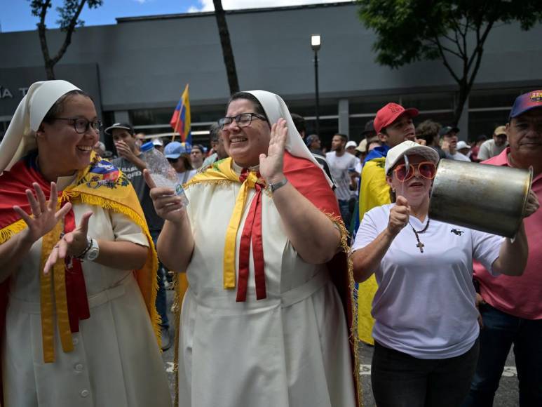 Venezuela se une en masiva protesta contra reelección de Nicolás Maduro