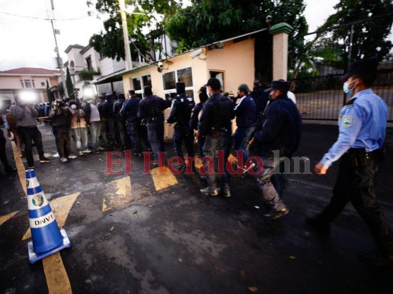 Helicóptero, carros blindados y 600 policías resguardan la vivienda de JOH (FOTOS)