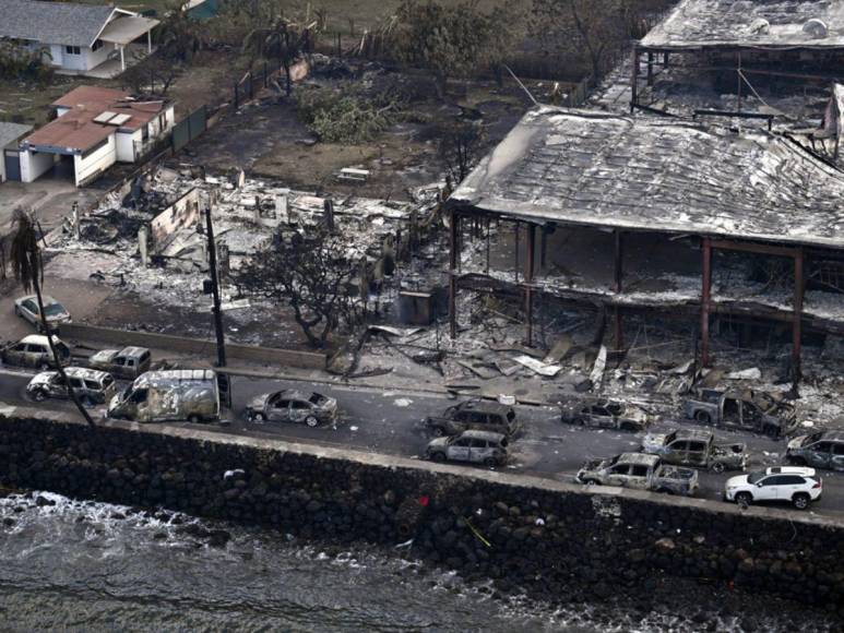 Al menos 55 muertos, familias sin hogar y llamas interminables: las imágenes del pavoroso incendio en Hawái