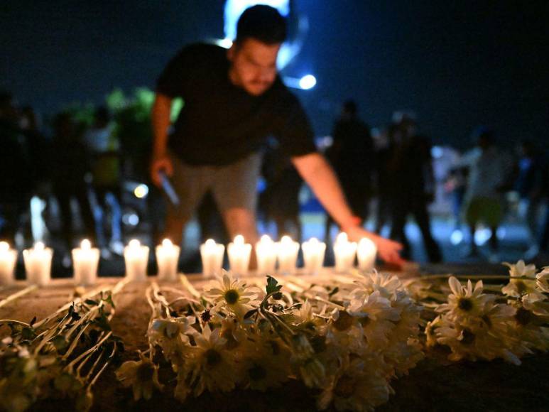 Imágenes del homenaje que rindieron a víctimas de estampida en estadio de El Salvador