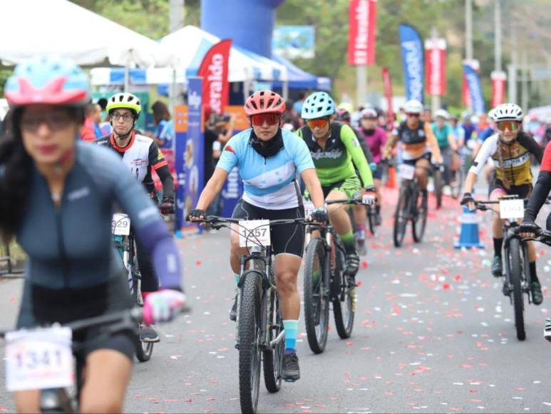 Guapas y talentosas: Las bellezas que adornaron la competencia ciclística más grande de Honduras