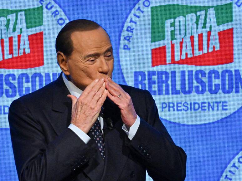 Escándalos sexuales, poder y dinero: la vida de Silvio Berlusconi