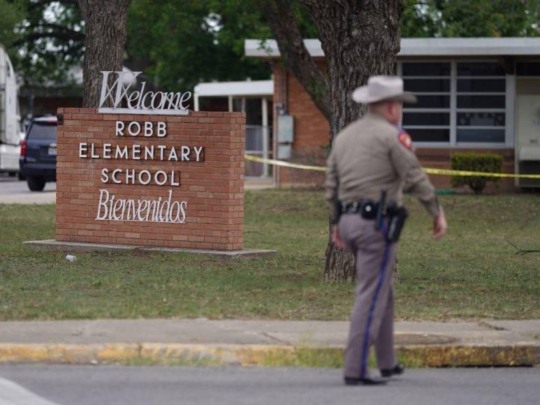 Terror, zozobra y dolor, lo que se sabe de la masacre que dejó 15 muertos en una escuela de Texas