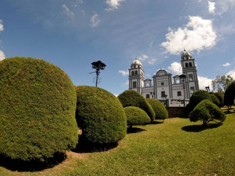 Basílica de Suyapa lista para recibir a los fieles en el 277 aniversario de la Virgen