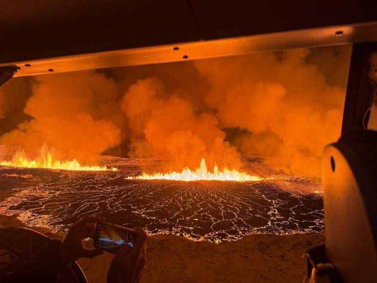 Las impactantes imágenes de la erupción del volcán en Islandia