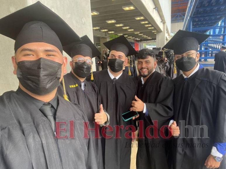 Más de 2,000 nuevos profesionales se gradúan de la UNAH