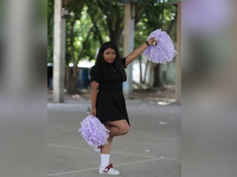 Así lucen las bellas pomponeras del Instituto Saúl Zelaya Jiménez