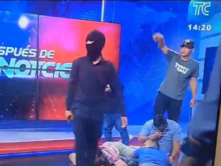 “Entraron a matarnos”: Así secuestraron canal de televisión en Ecuador