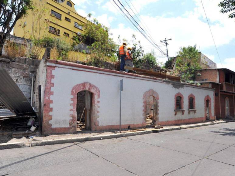 Inician trabajos para restaurar y dar nuevo rostro al histórico parque La Leona