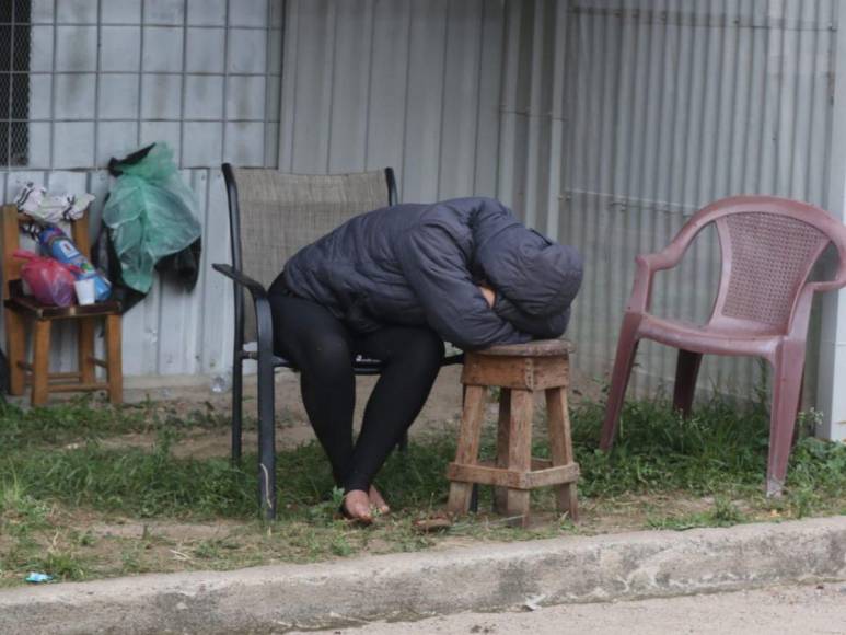 Familiares en espera de información: Así luce PNFAS un día después de la matanza