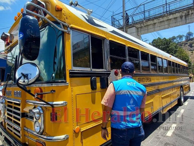 Inicia éxodo de vacacionistas y arrancan operativos en Semana Santa (FOTOS)