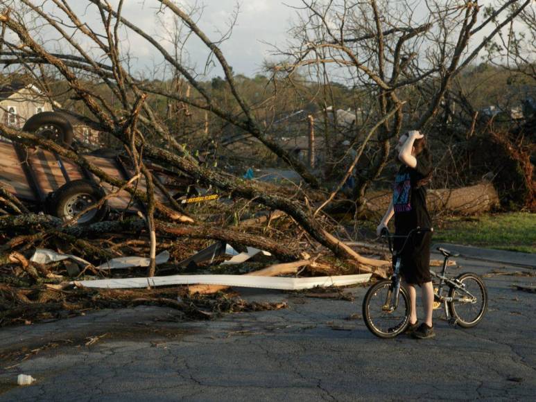 Las devastadoras imágenes del tornado que dejó varios muertos en Estados Unidos