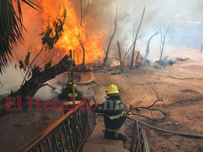 Las impactantes imágenes que dejó incendio de vivienda en Tegucigalpa