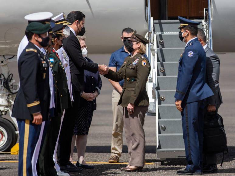 La llegada de Laura Richardson, jefa del Comando Sur de EEUU, en imágenes