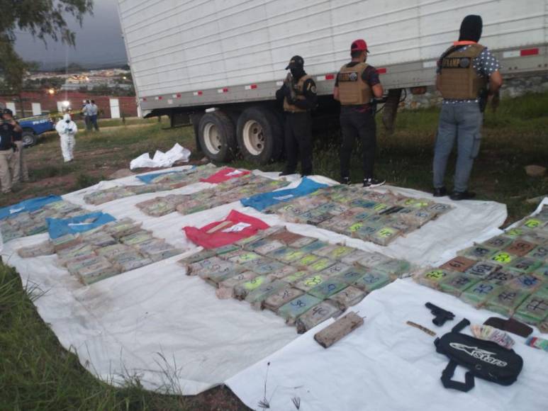 Tres detenidos y cientos de paquetes de droga: lo que se sabe de incautación de cabezal en Comayagua