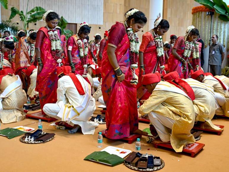 Familia más rica de Asia organiza bodas masivas antes del millonario enlace de su hijo