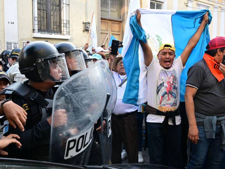 Retraso en investidura de Arévalo desata protestas en Guatemala