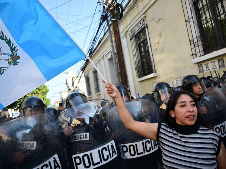 Retraso en investidura de Arévalo desata protestas en Guatemala