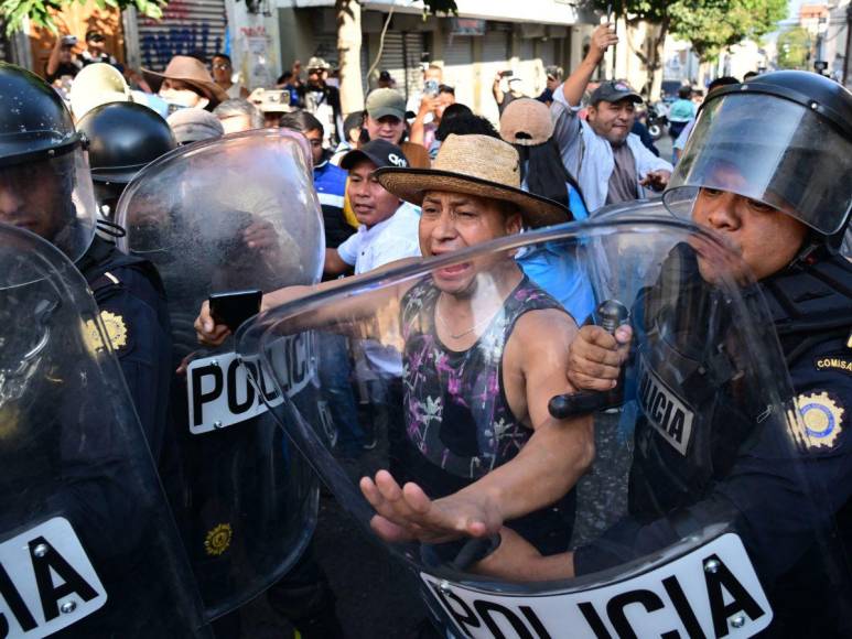 Retraso en investidura de Arévalo desata protestas en Guatemala