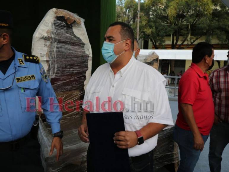 Jorge Aldana supervisa la instalación del escenario donde tomará posesión de la Alcaldía capitalina (Fotos)