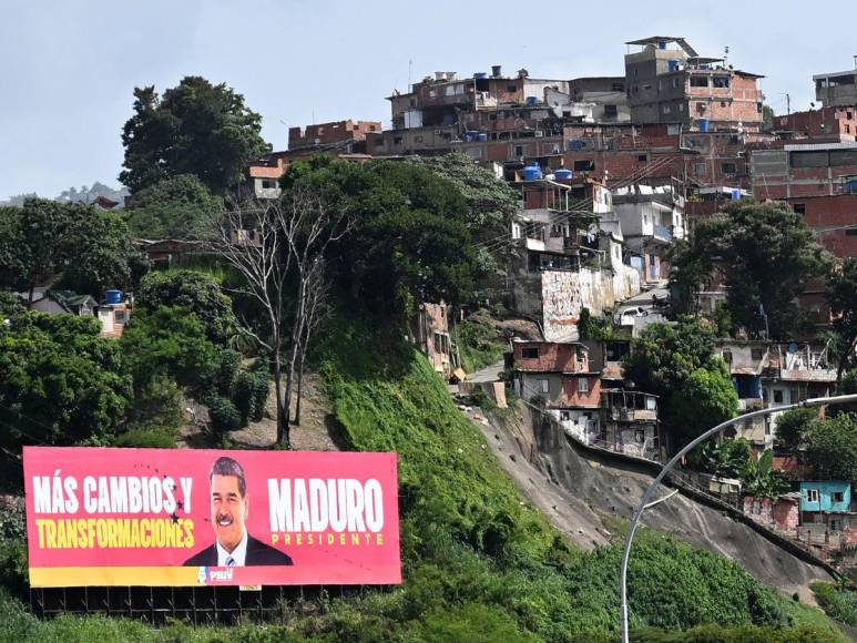 Drones, una película y horas en TV: las estrategias de Maduro para ganar votos