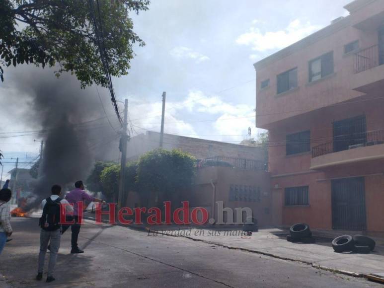 Así fue la violenta protesta del diputado Mauricio Rivera en Ciudad Mujer