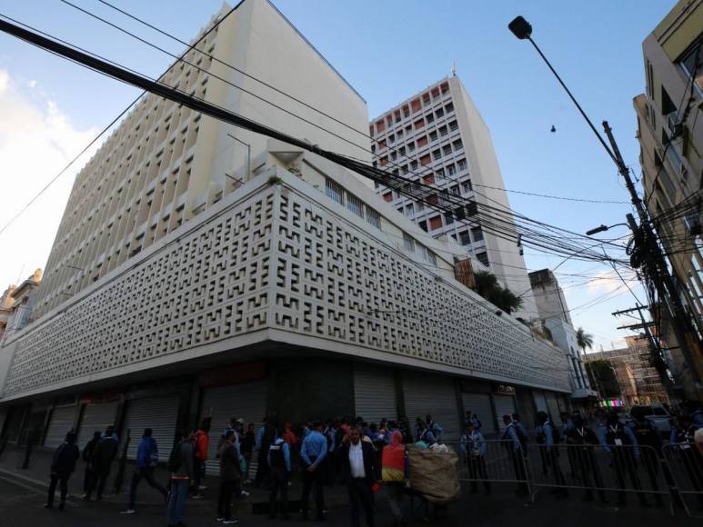 Cierran calles que conducen al Congreso Nacional previo a instalación de segunda legislatura