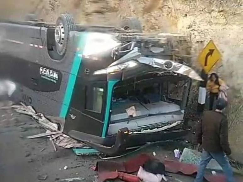 Accidente de bus en Perú: 13 personas muertas y varios heridos