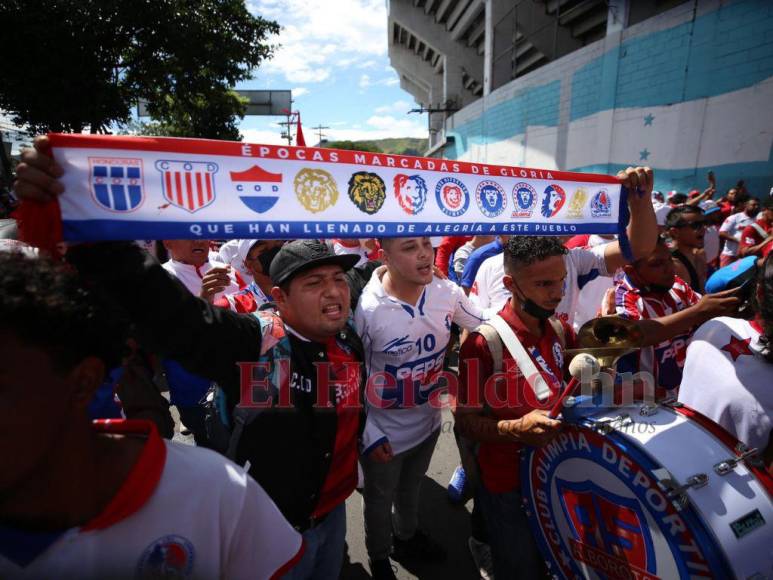 Pasión y amor por los colores: El carnaval de la Ultra Fiel previo al clásico Olimpia vs Real España