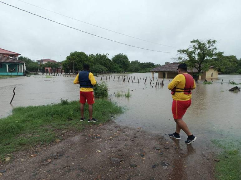El Cubulero sufre severas inundaciones: 130 hogares afectados por lluvias