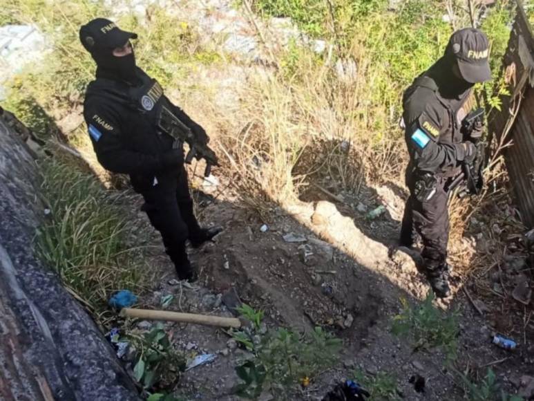 Imágenes del cementerio clandestino de la pandilla 18 hallado en la colonia La Esperanza