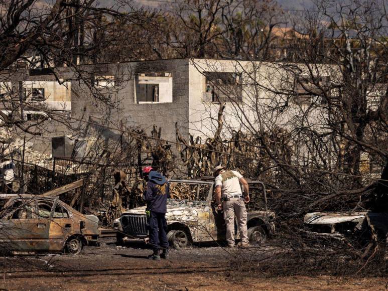 El misterio detrás la casa de techo rojo que sobrevivió a los incendios en Hawái