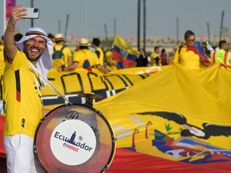 ¡Fiesta total! Así vivieron los aficionados del Mundial el duelo Qatar vs Ecuador