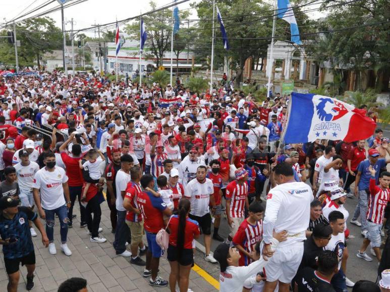 Ni el feriado por Independencia frena al olimpismo: inmensas filas para el Olimpia-Diriangén