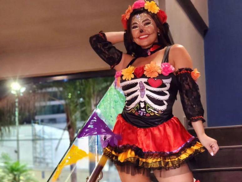 Milagro Flores se vuelve “Catrina” y deslumbra con su transformación