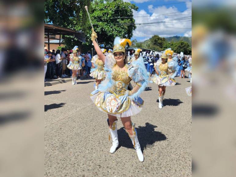 ¡Qué elegancia! Espectaculares palillonas del Instituto Cosme García de Danlí