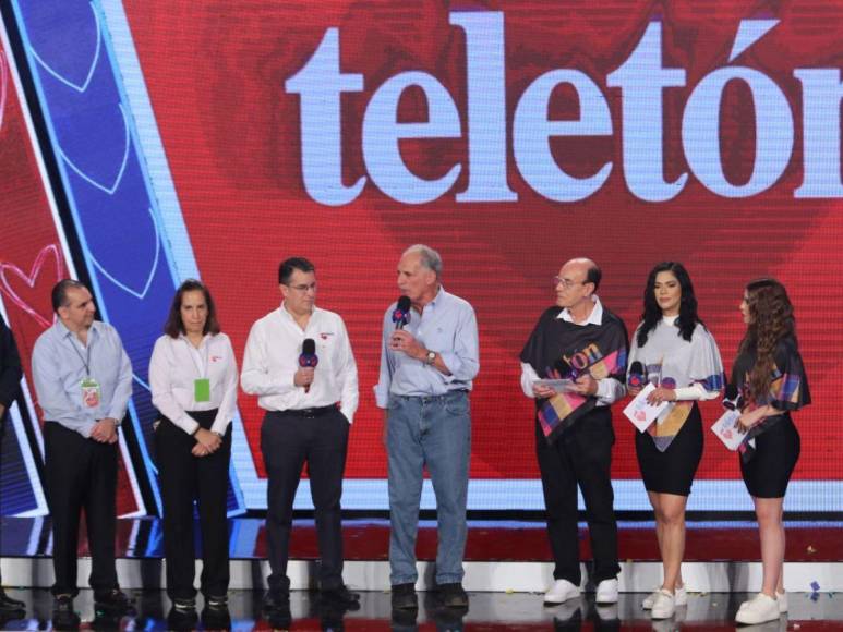 Gobierno, políticos e instituciones realizan grandes donativos a la Teletón 2023