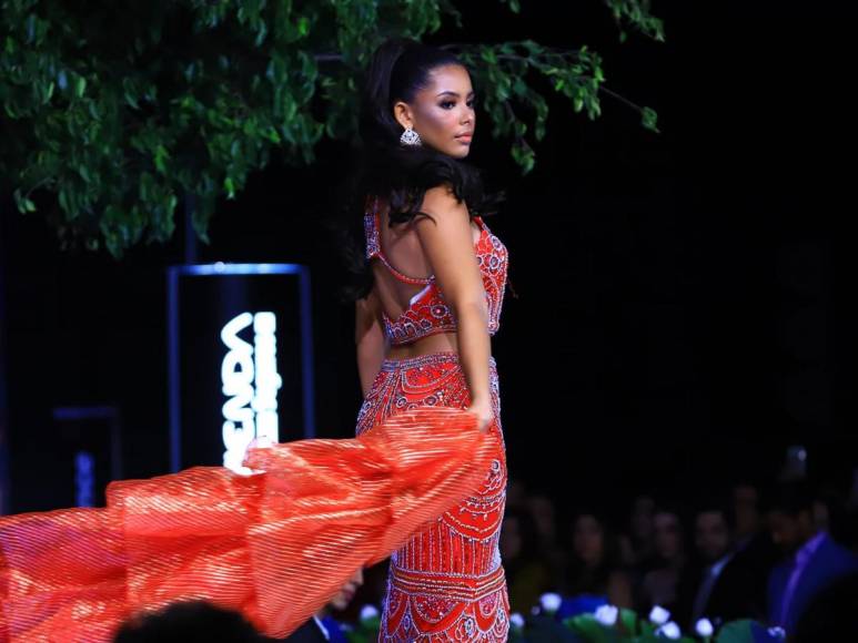 Brillo y sofisticación en el desfile de gala de las concursantes en Miss Honduras Universo 2023