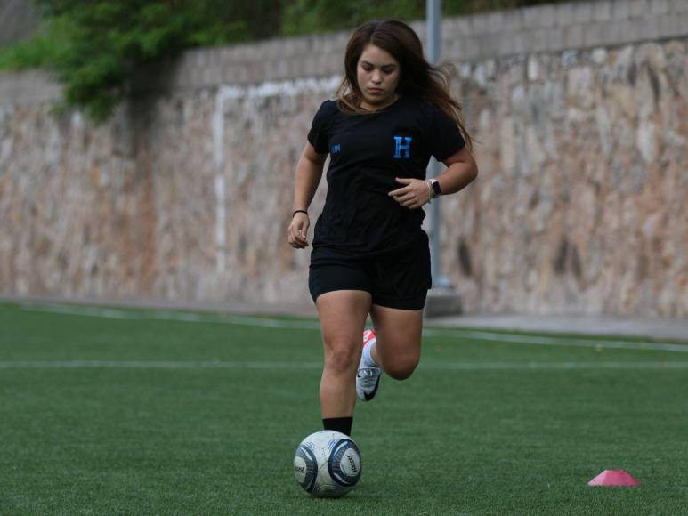 Madre de mellizos, estudiante universitaria y goleadora de la H y el Olimpia: así es la talentosa futbolista Linda Moncada