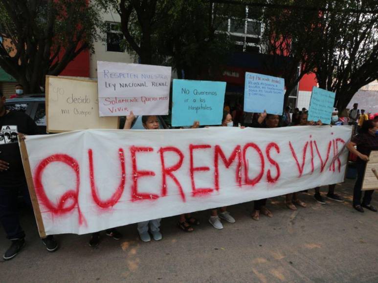 ¿Qué dicen las pancartas de los empleados en marcha del Día de los Trabajadores?