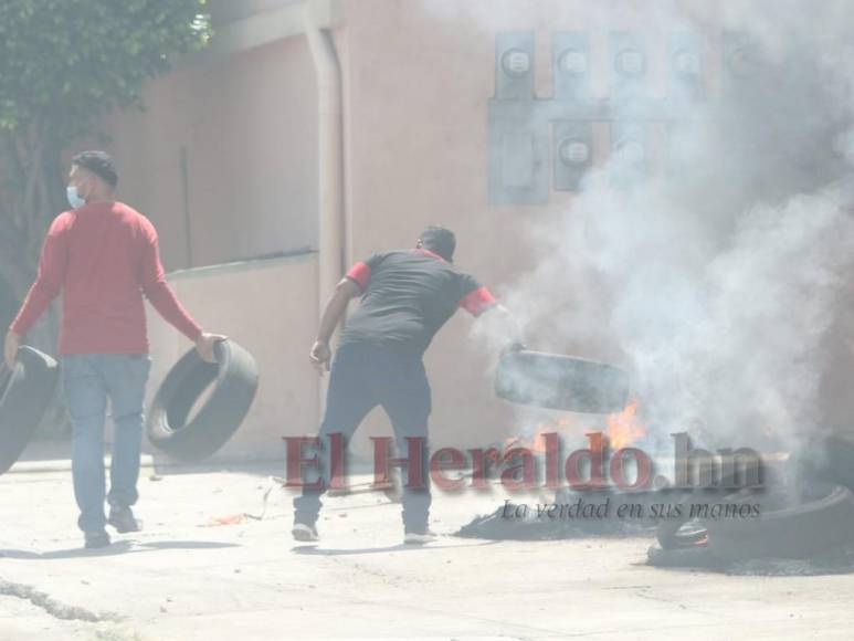 Así fue la violenta protesta del diputado Mauricio Rivera en Ciudad Mujer