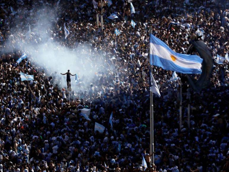 ¡Locura total! Así celebran los argentinos su tercera Copa del Mundo