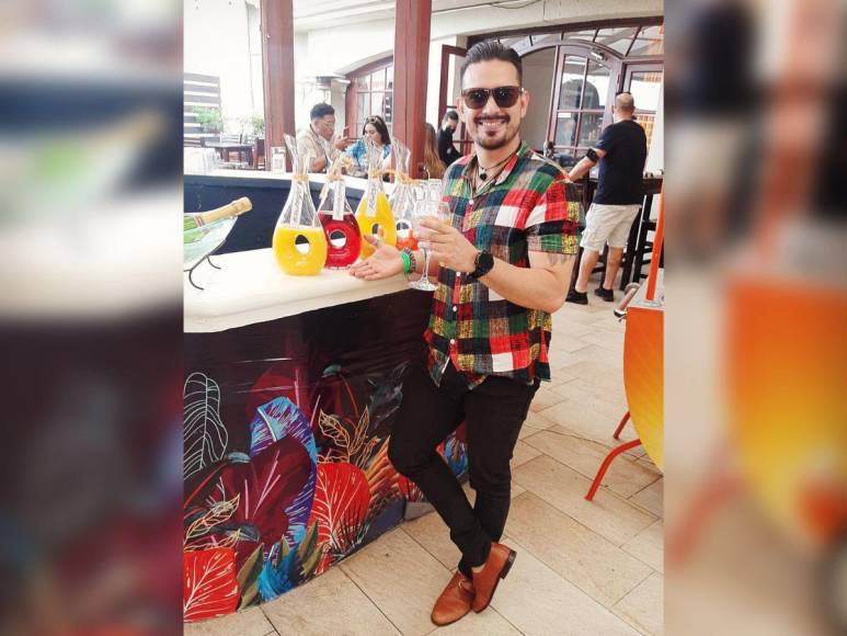 Elton Morazán de bailarín exótico a presentador de HCH