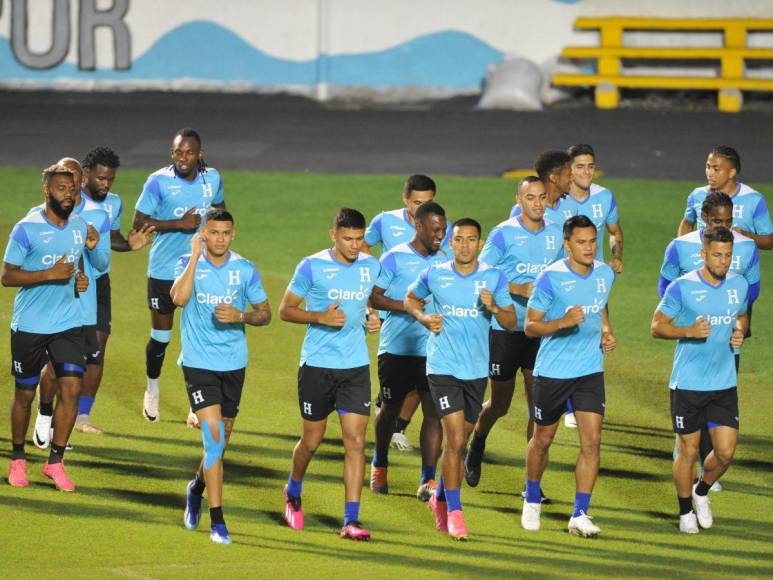 ¡Del aeropuerto a la cancha! Honduras entrenó en Tegucigalpa pensando en derrotar a Cuba