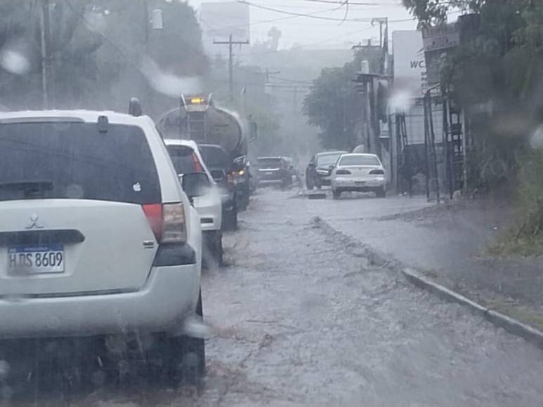 Lluvias azotan la capital de Honduras ¿Cuál es el pronóstico para hoy y el viernes?