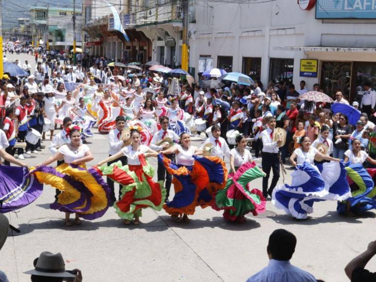 San Pedro Sula celebra con ritmo y color: estudiantes rinden honor a la patria